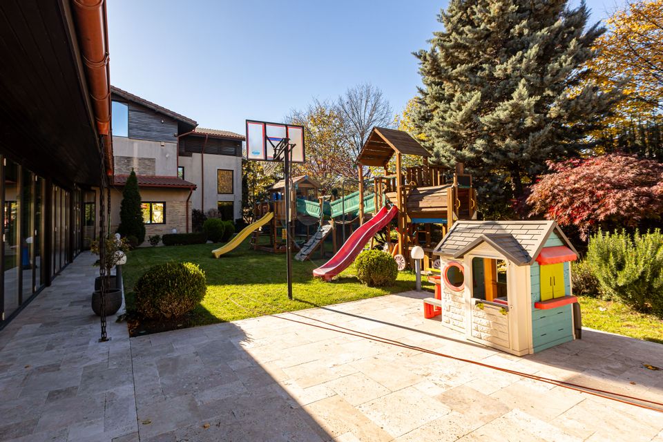 9 room House / Villa for sale, Km 4 area