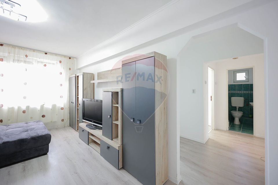 Apartament cu 3 camere de vânzare, zona Ioșia