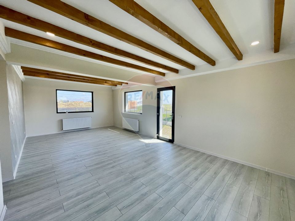 Casă / Vilă cu 3 camere de vânzare în zona Vest