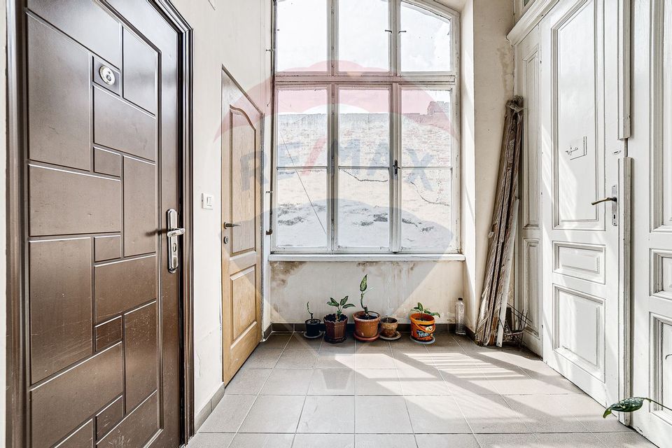 Apartament cu 3 camere de vânzare în zona Ultracentral