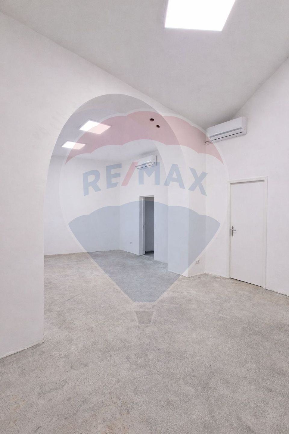 37.2sqm commercial space for rent in the Eroii Revolutiei area