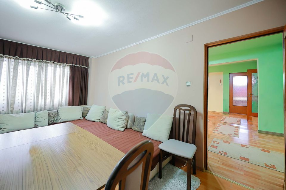 Apartament cu 4 camere, de vânzare în zona Rogerius
