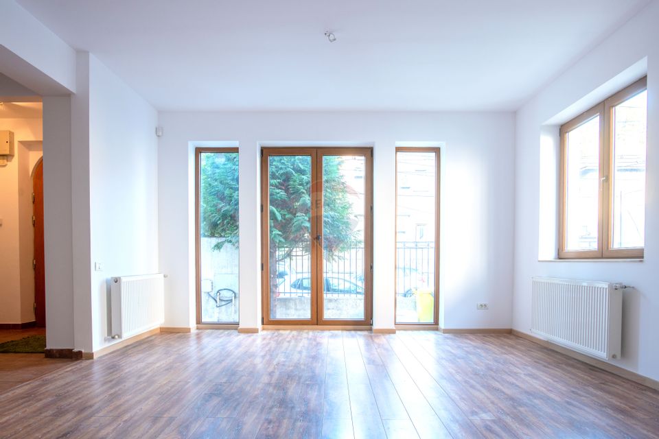 4-5 Bedroom Villa in Floreasca | Ideal for Residential or Office