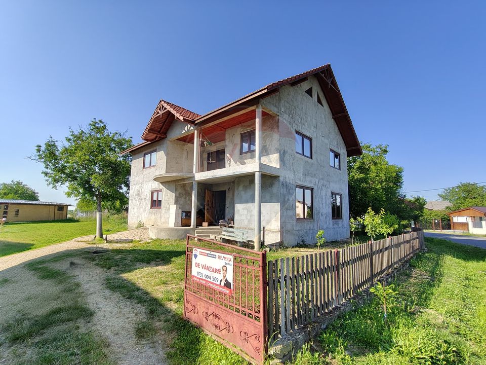 DE VÂNZARE – Casă cu etaj, Tămaia, Maramureș – aproape de Someș