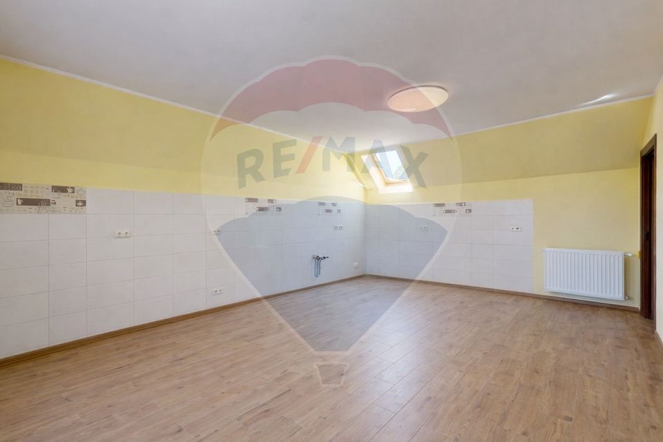 741sq.m Commercial Space for sale