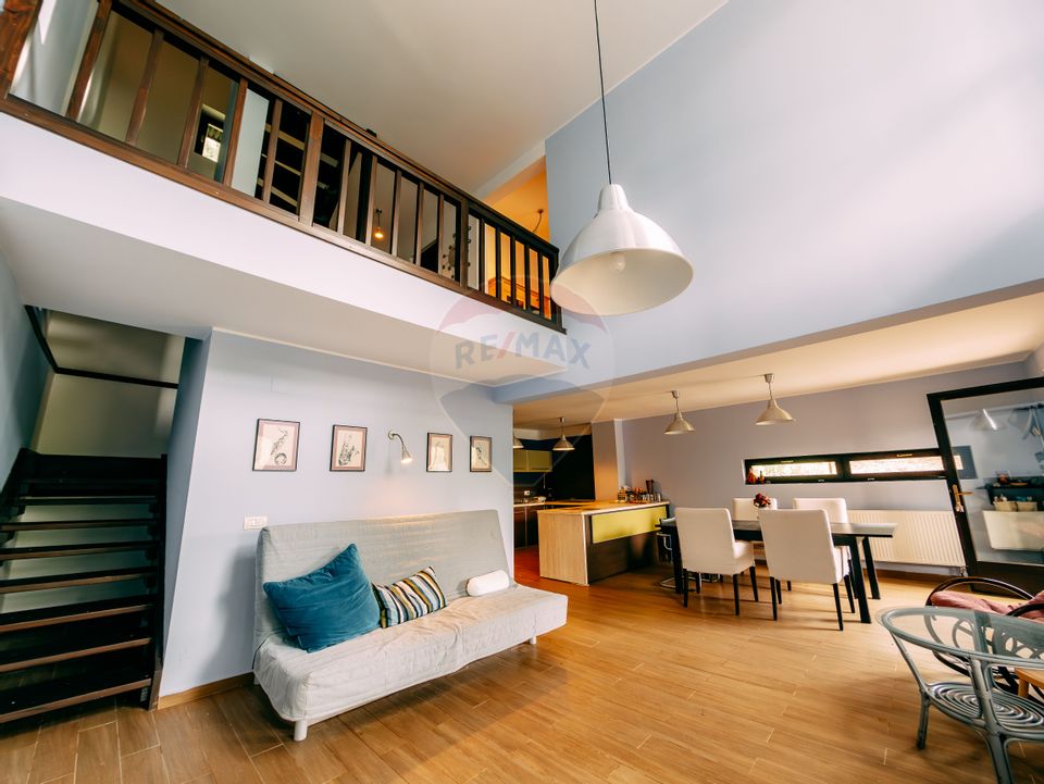 Vanzare casa de vacanta cu ponton privat la lac Tarnita