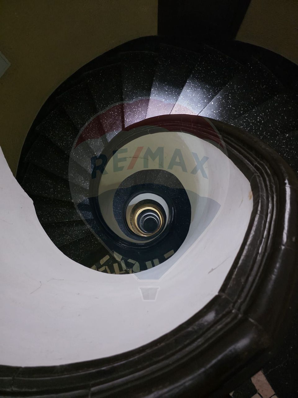 Apartament de lux în stil baroc cu 2 camere de închiriat în zona Dacia