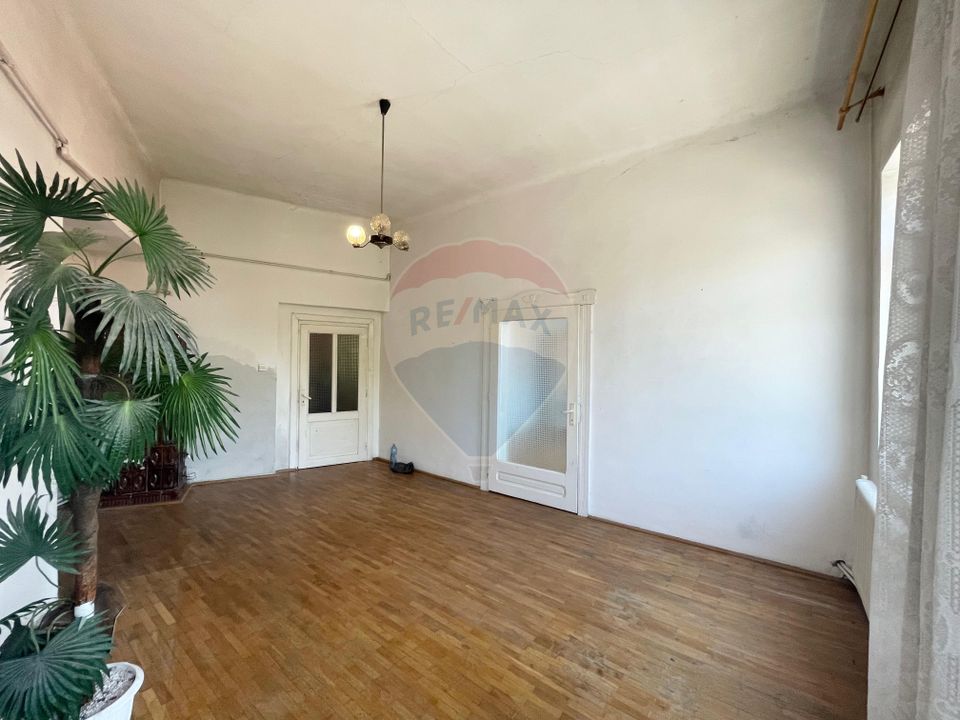 Casă cu 3 camere de vânzare în zona centrala comison 0%