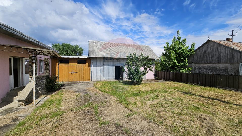 Casă  cu 3 camere, teren intravilan de 1300mp în Ipotești Tișăuți, SV