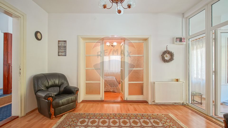 Vilă cu farmec istoric în Bușteni, pensiune sau locuință de vacanță!