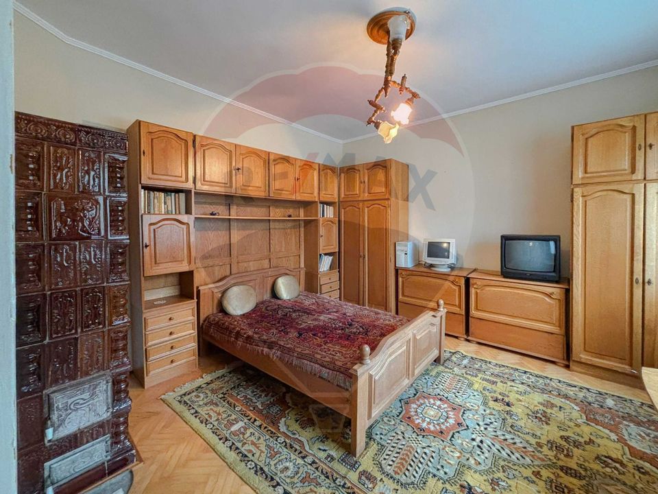 Casă / Vilă cu 5 camere de vânzare în Aleșd zona Ultracentral