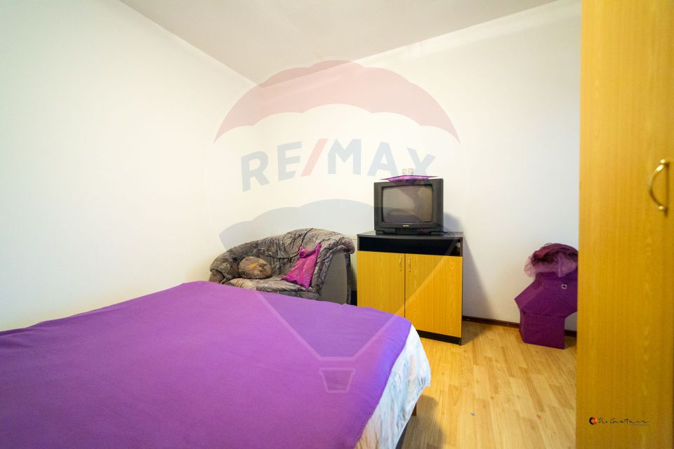 Imobil renovat, 2 apartamente, grădină și garaj – Turnu
