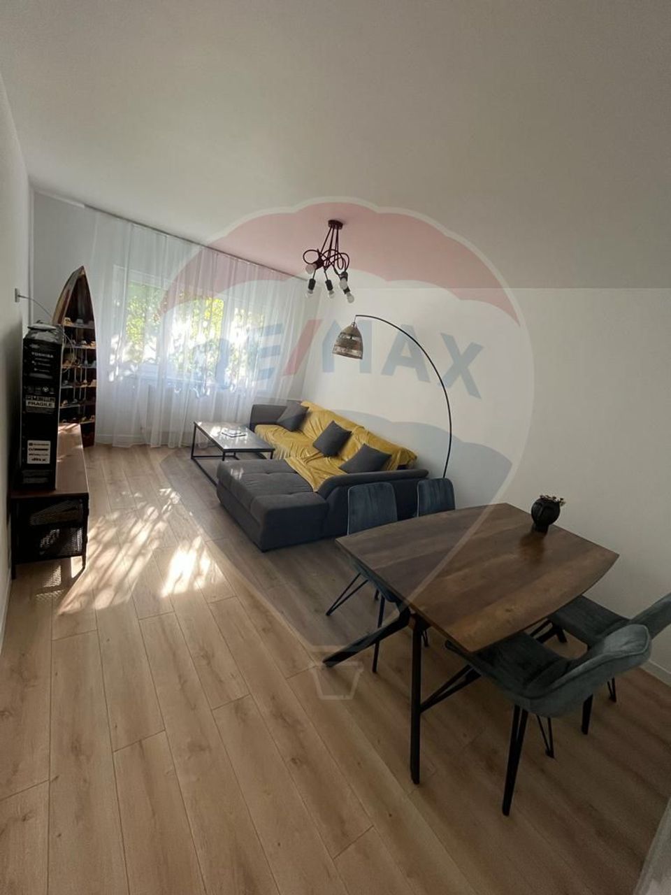 Apartament cu 3 camere de închiriat în zona Decebal