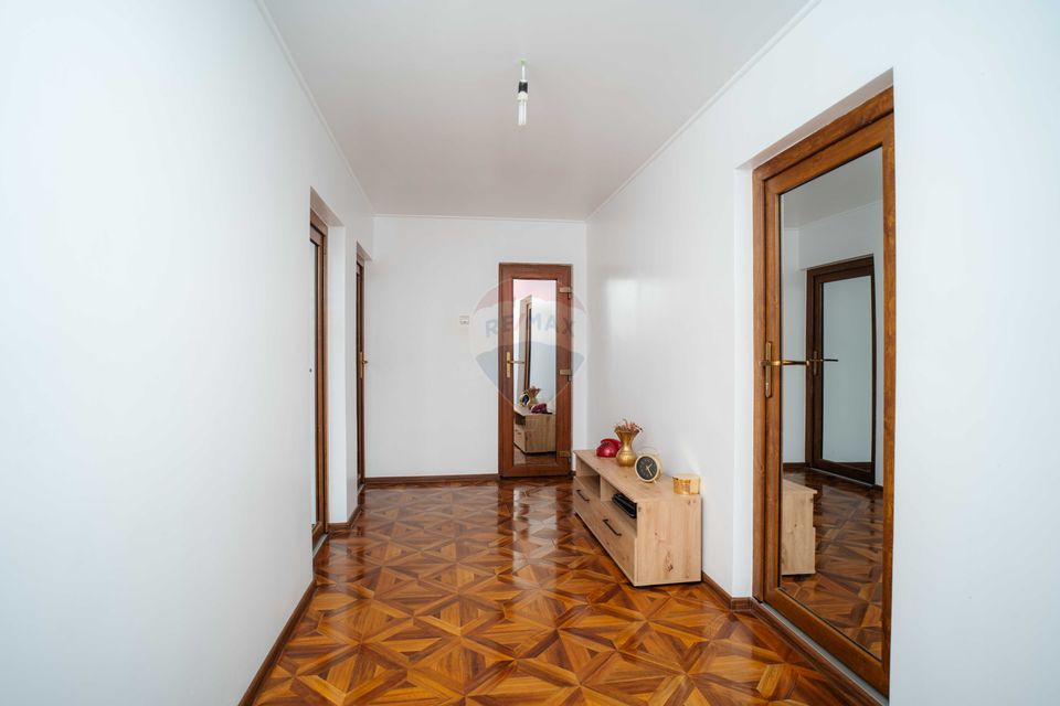 5 room House / Villa for sale, Periferie area
