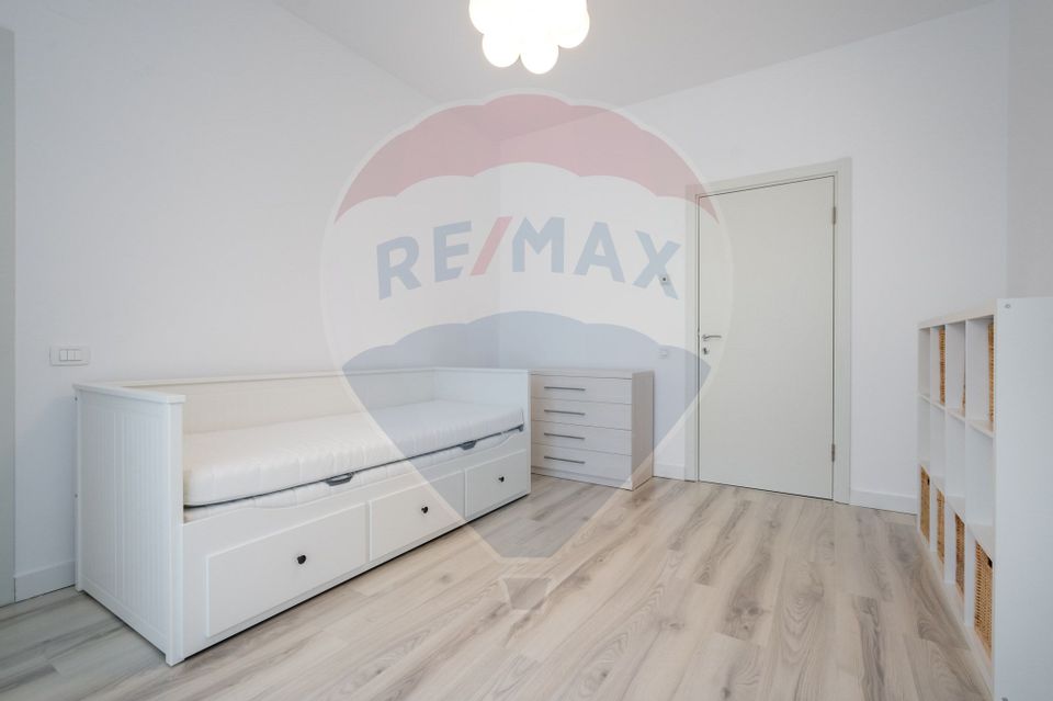 Apartament cu 3 camere de vânzare în zona Dristor