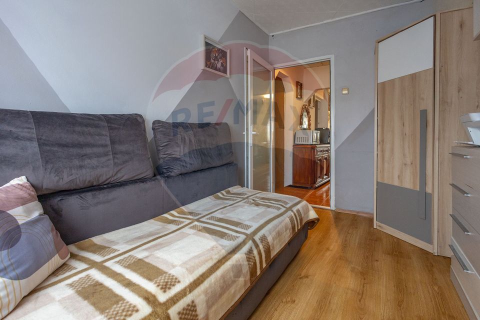 Apartament decomandat, 3 camere,  Lipovei