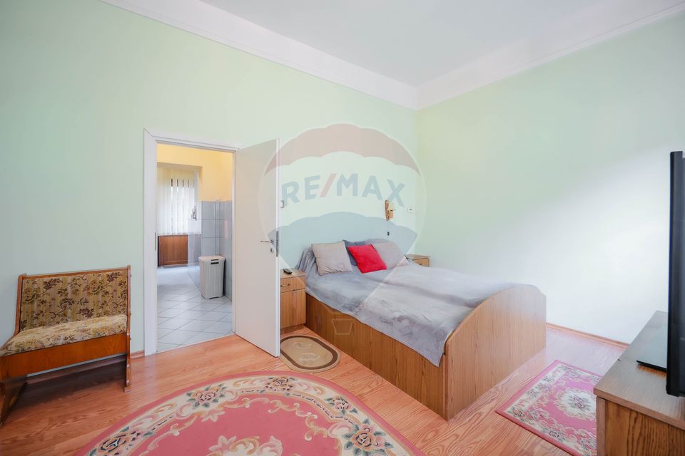 Casă cu 7 camere de vânzare în zona Ultracentrală