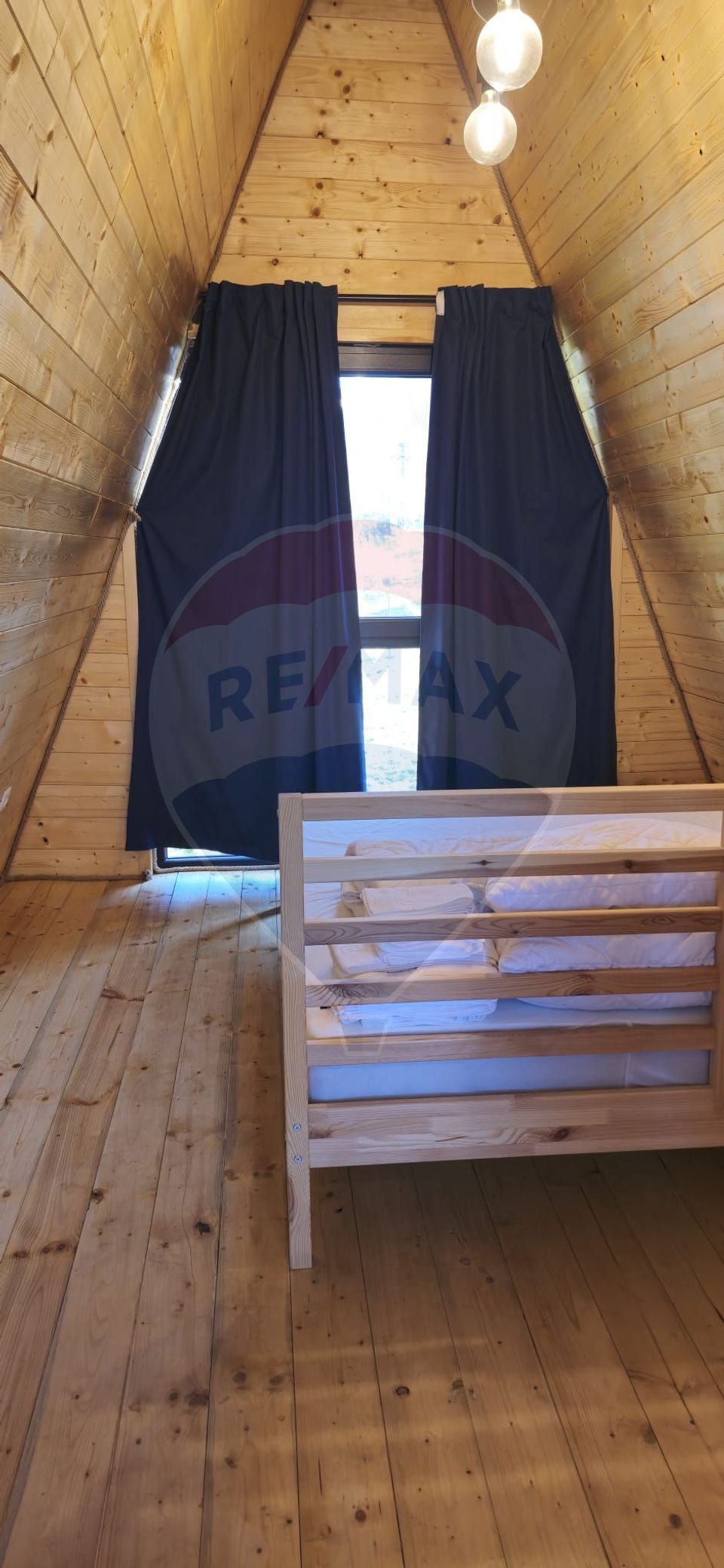 Proprietate Specială în Gura Râului, Sibiu – Două Cabane A-Frame