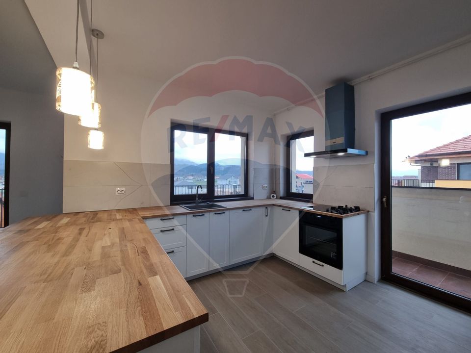 Penthouse 3 camere și loc de parcare, de închiriat, Cristian(REZERVAT)
