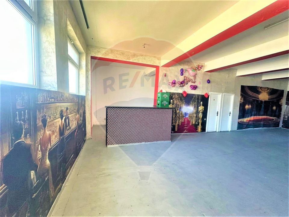 Spațiu comercial de 256mp de vânzare