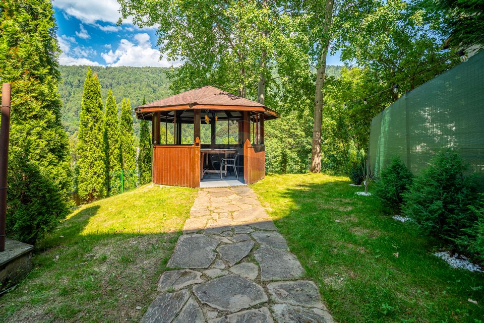 Apartament de Lux | Curte Privată, Garaj | Priveliște Superbă |Sinaia