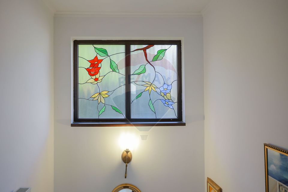 Casă / Vilă cu 5 camere de vânzare în zona Dealuri Oradea