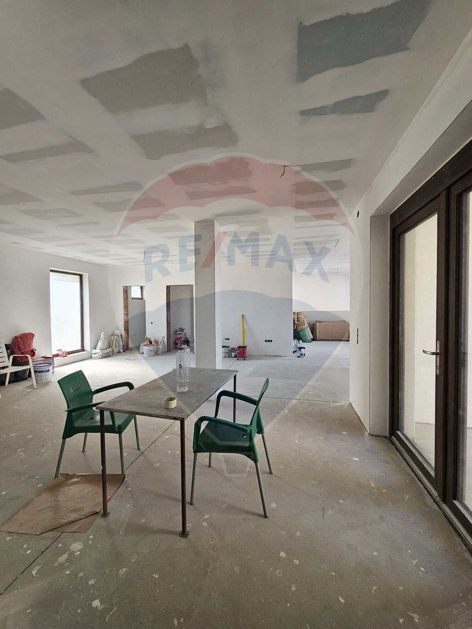 81sq.m Commercial Space for rent, Piata Cluj area