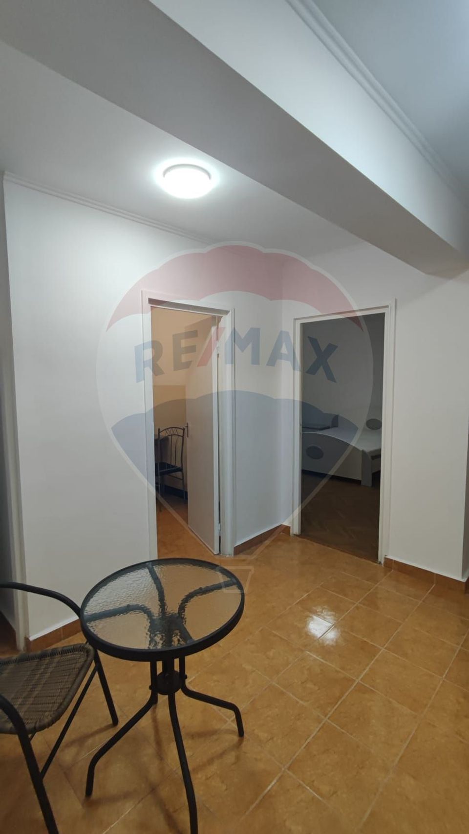 De inchiriat apartament 3 camere spatios  etaj 1 Splaiul Crisanei