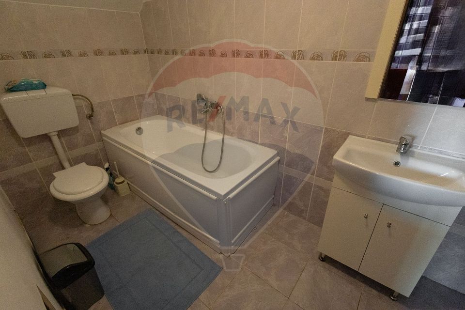 Casă / Vilă cu 6 camere de vânzare în zona Sagului