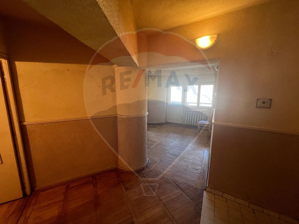 Apartament cu 4 camere de vânzare în zona Central