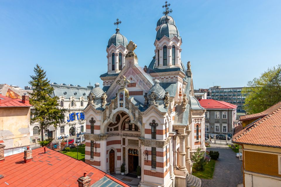 3-room apartment and open-space attic Amzei | English