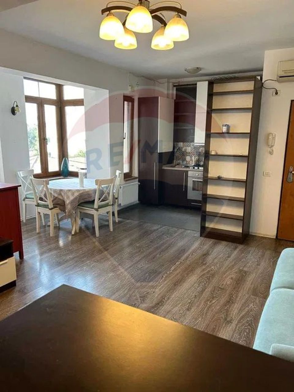 Apartament cu 2 camere de închiriat în zona Parcul Carol