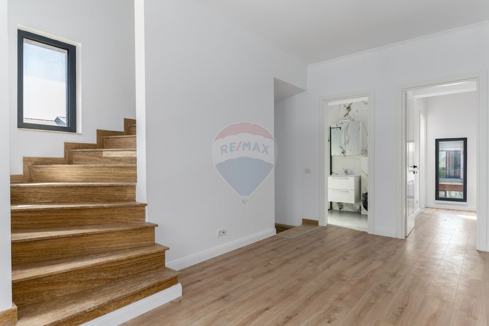 Vânzare Vilă cu 5 camere, curte si parcare de vânzare in TUNARI