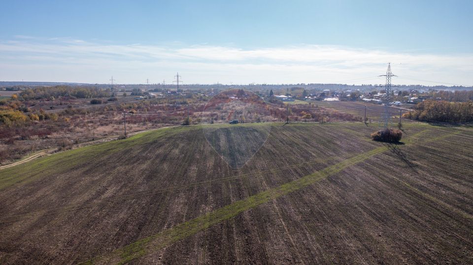 Land 9,519sqm Sabareni / Drumul FN