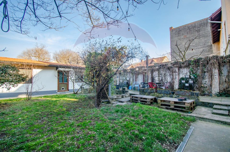 Casă / Vilă cu 6 camere de închiriat în zona Balcescu