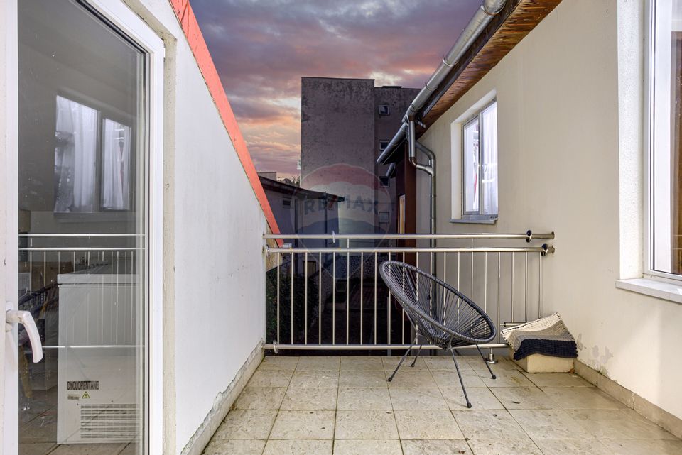 Apartament modern la casa cu 3 camere si balcon Zona Banu Maracine