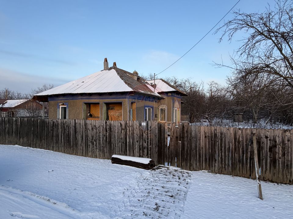 Casă cu teren generos de 1.179 mp, Fierbinți, Târg