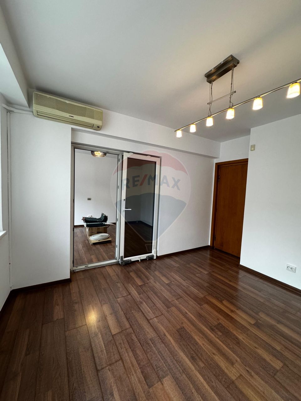 79sq.m Office Space for rent, P-ta Victoriei area