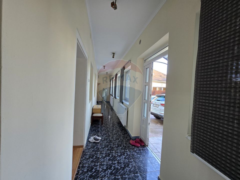 Casă cu 5 camere de vânzare în zona Central comision 0