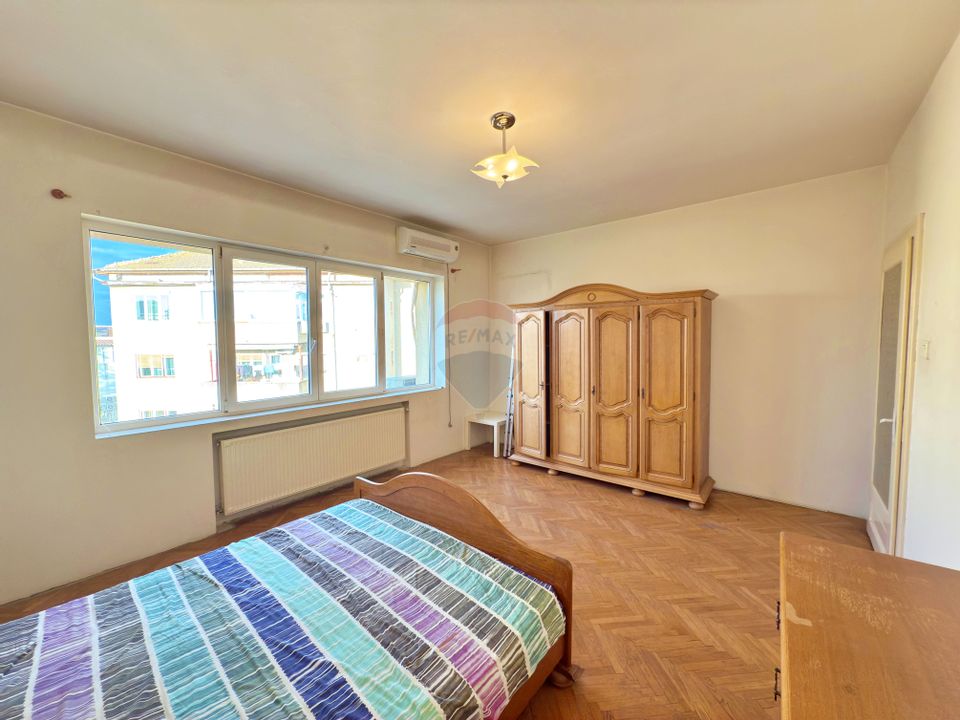 Apartament cu 3 camere decomandat, situat pe malul Mureșului, Arad