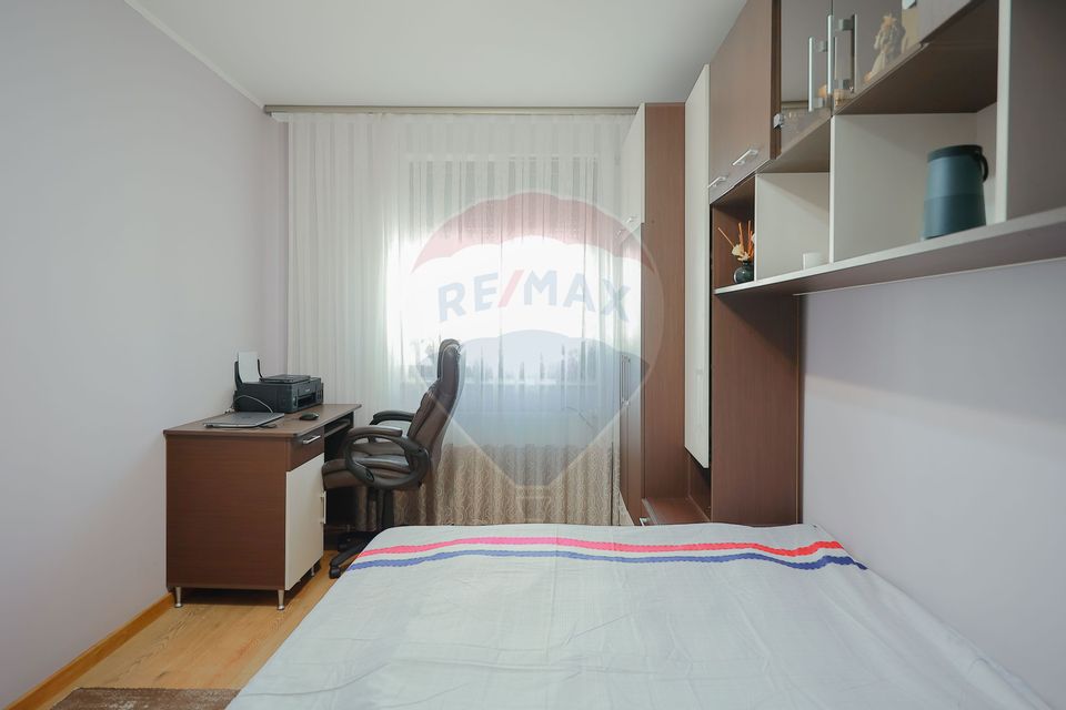 De vânzare Apartament cu 4 camere, lângă Podul Centenarului