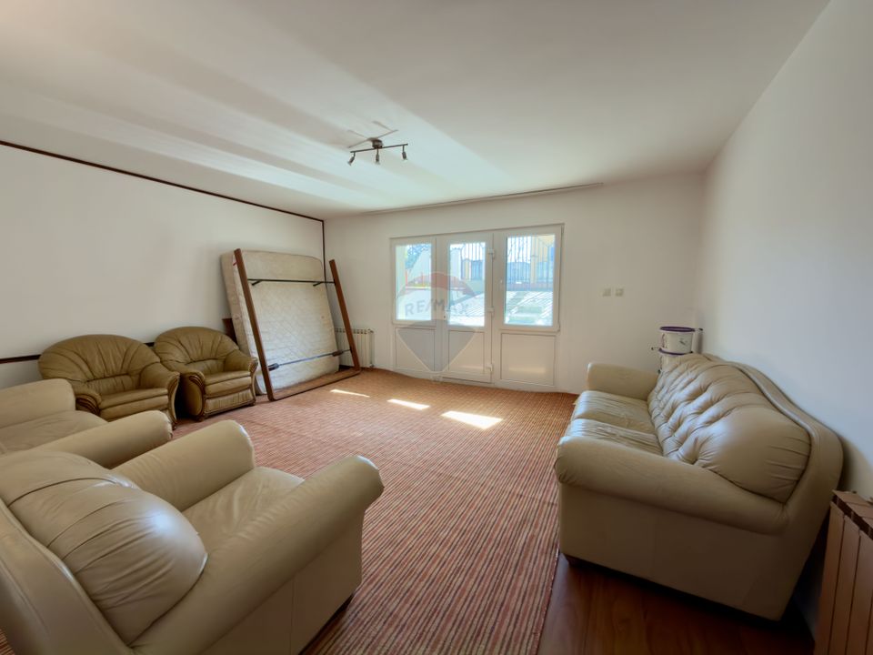 Casă / Vilă 8 camare cartier Beverly Hills Sanmartin