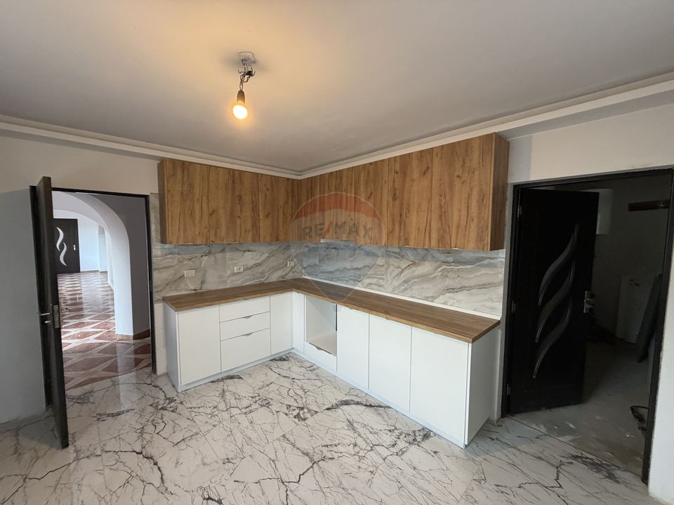 Casă / Vilă cu 8 camere