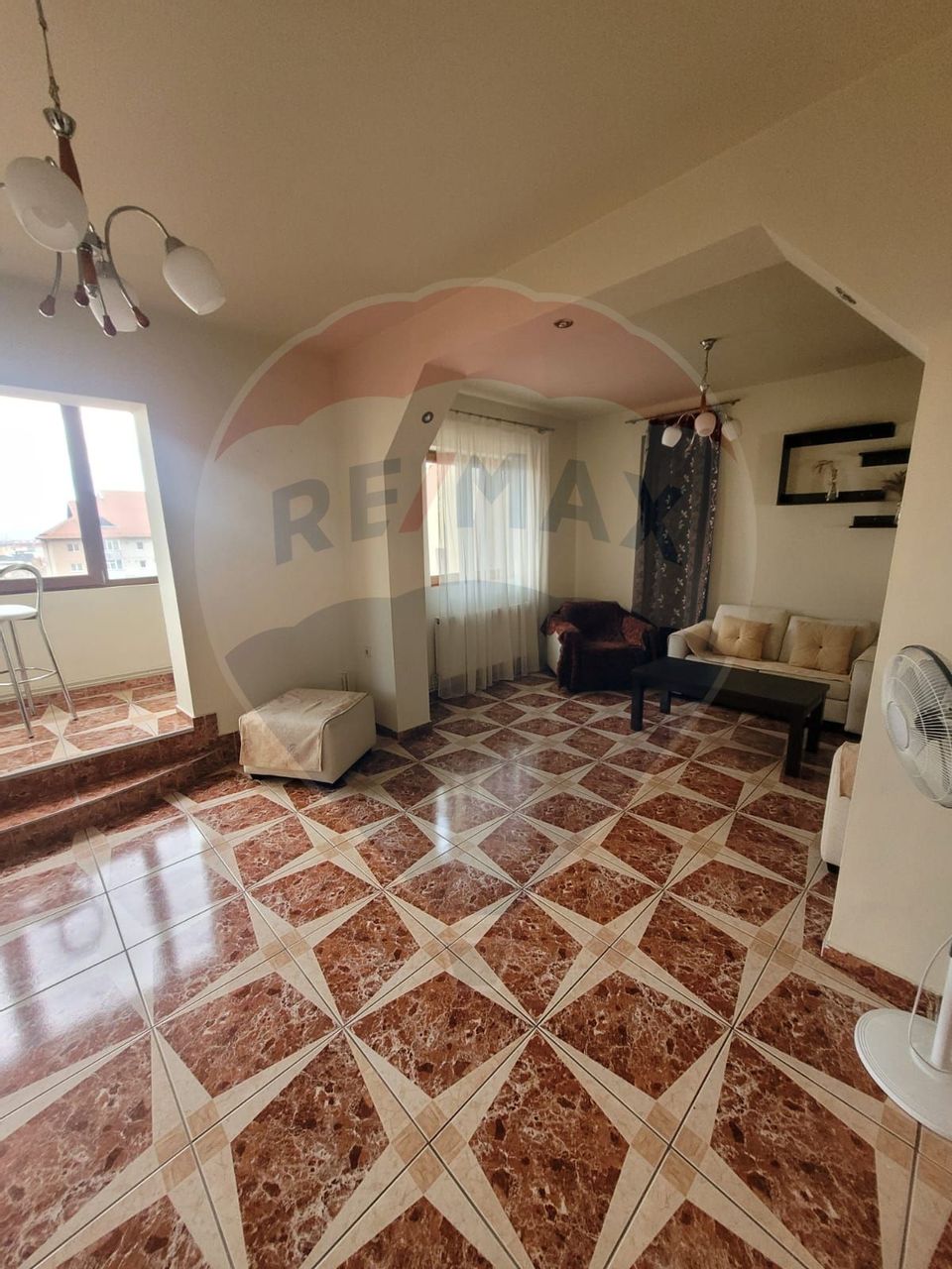 Apartament cu 5 camere de închiriat în zona Vasile Aaron