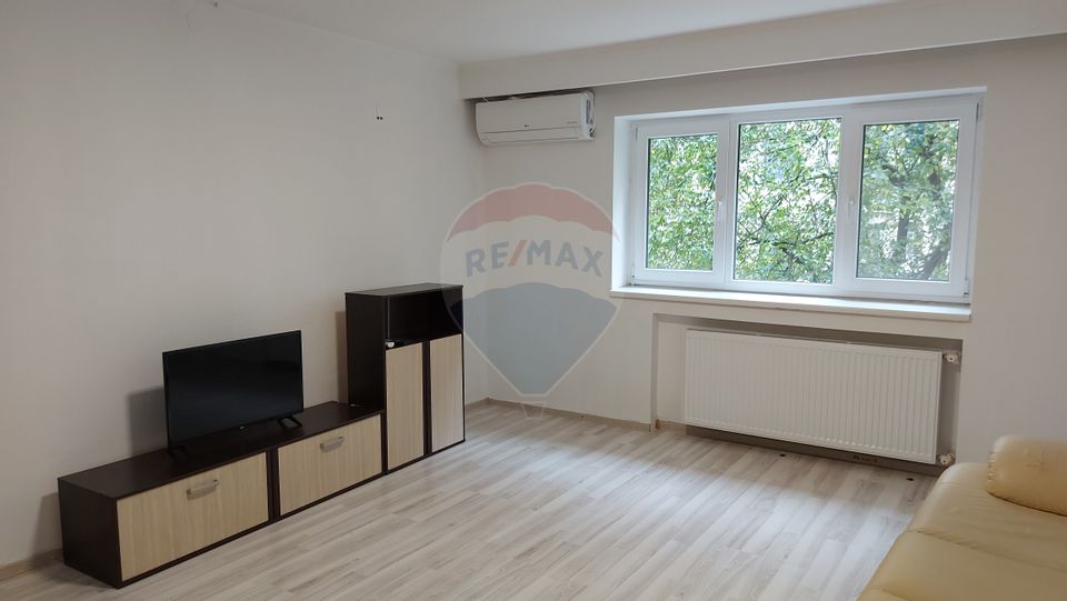 Închiriere apartament 3 camere – Bulevardul Unirii