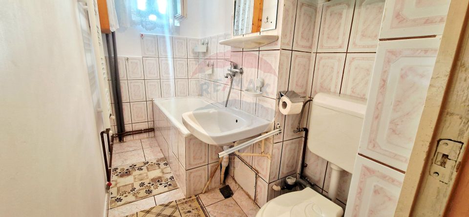 Apartament 2 camere, etaj 2, centrala proprie, balcon - zona Fortuna