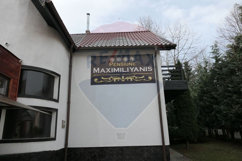 Vilă cu 10 camere de vânzare în zona Centrala