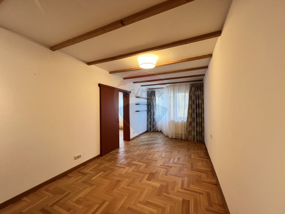 Penthouse cu 5 camere si terasa cu view de inchiriat in Grigorescu