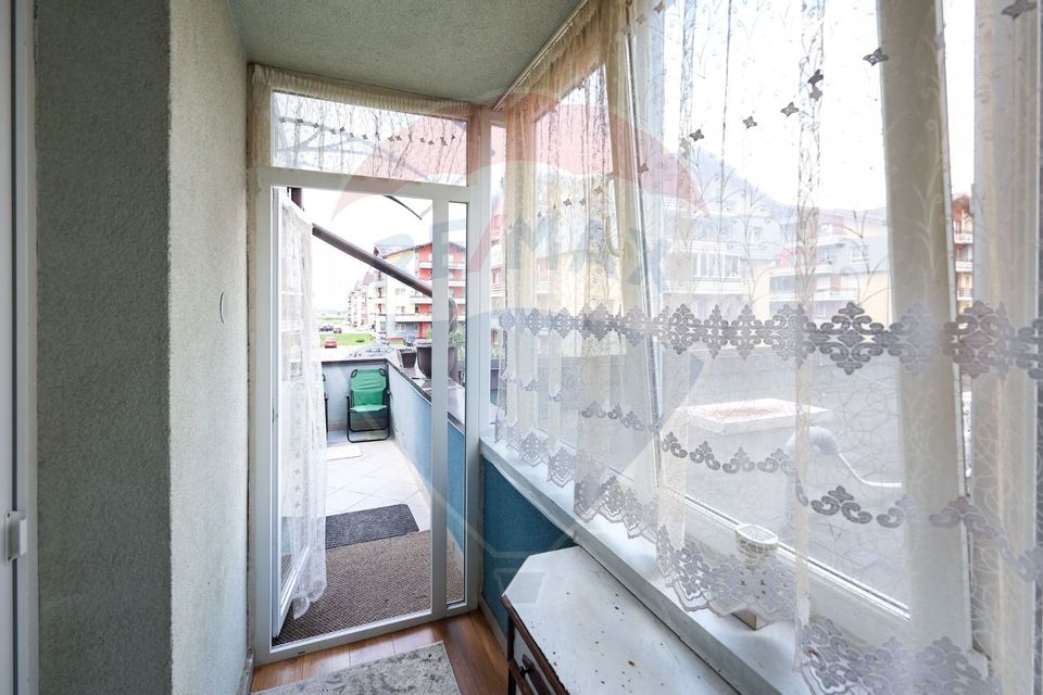 Apartament decomandat, 60 mp utili, 2 camere, debara, balcon!