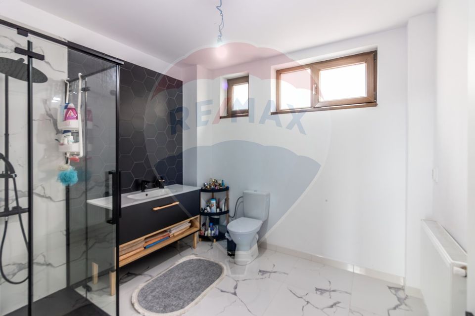 8 room House / Villa for sale